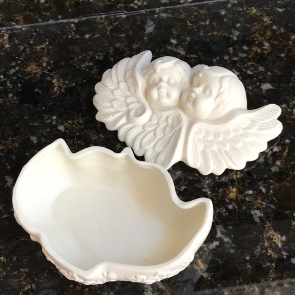 Vintage porcelain Two angel heads with wings white jewelry box